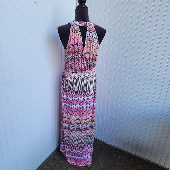 Jennifer Lopez Pink and White High Low Sundress with Sleeveless Halter Neck - Picture 5 of 16